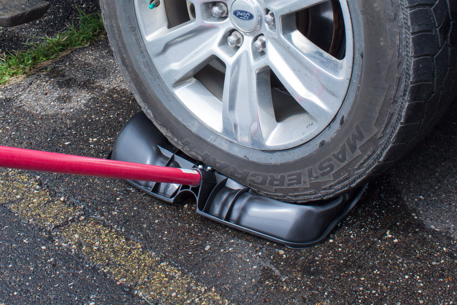 92814-truck 22" Combination Snow Shovel / Pusher under truck