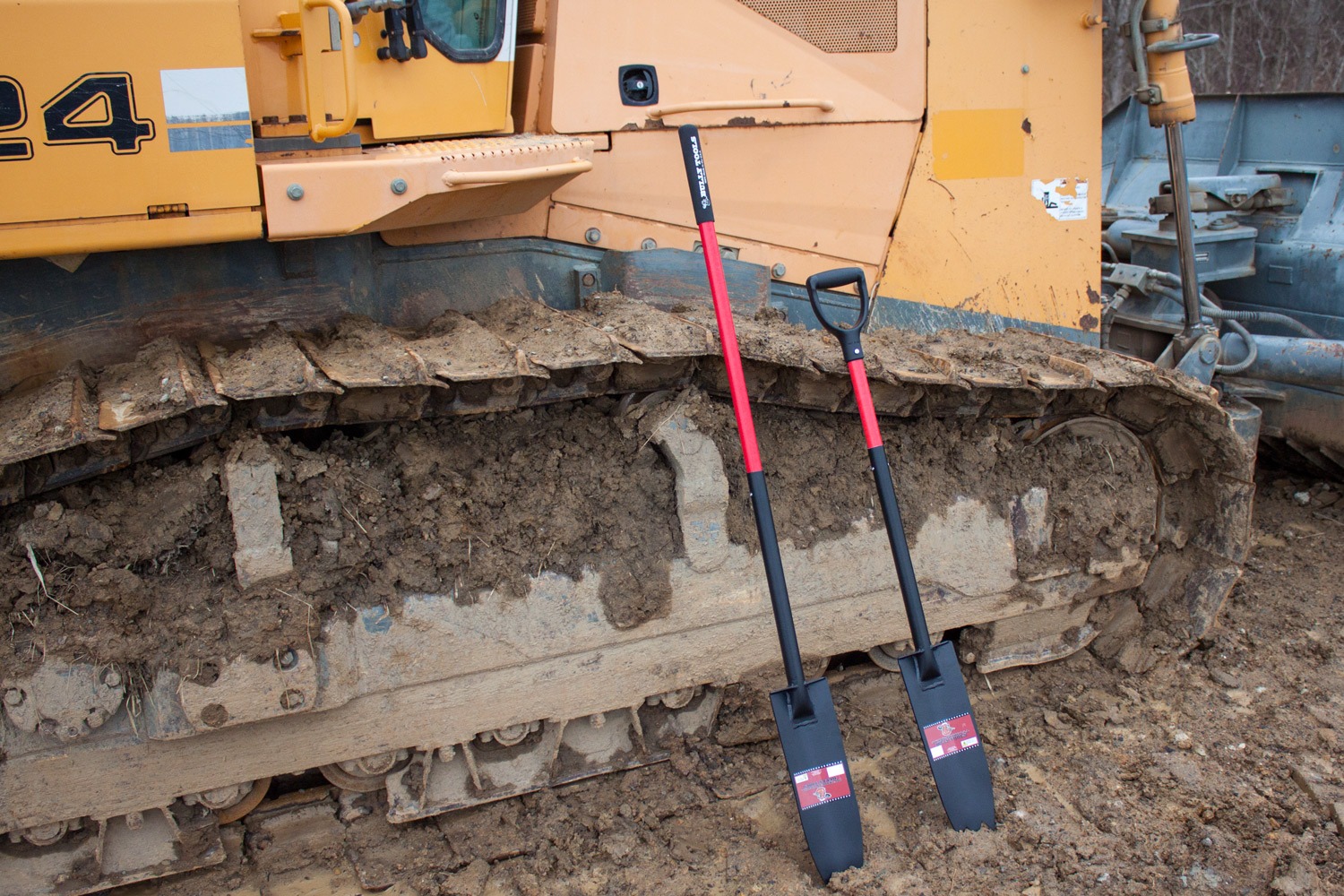 track-shovel-leaning Track Shovels leaning