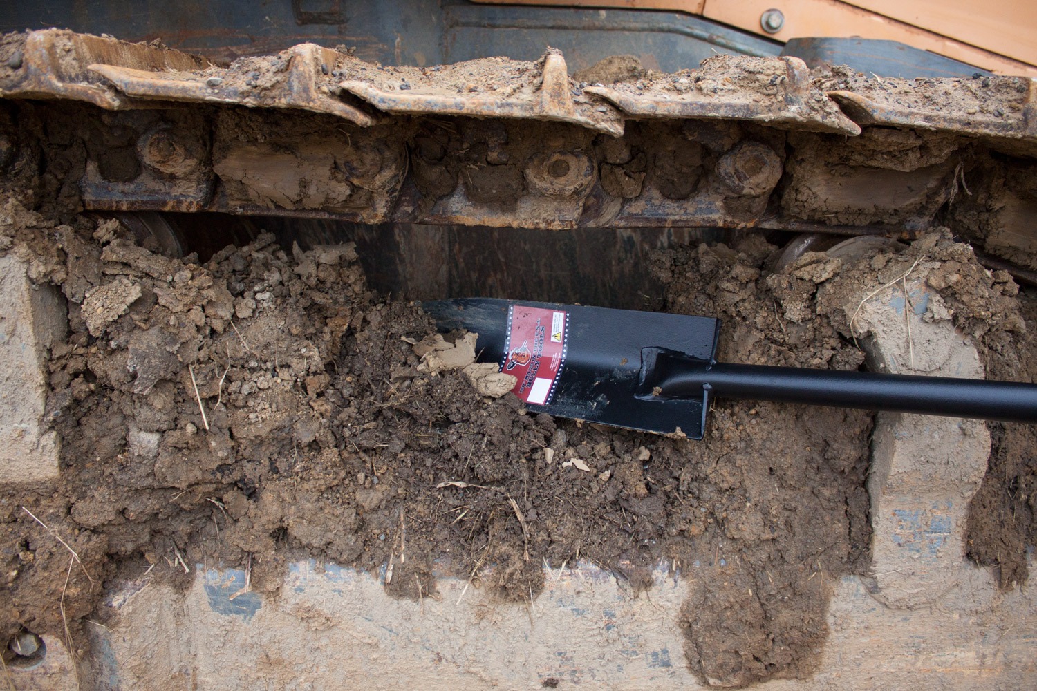track-shovel-pry-02 Track shovel prying