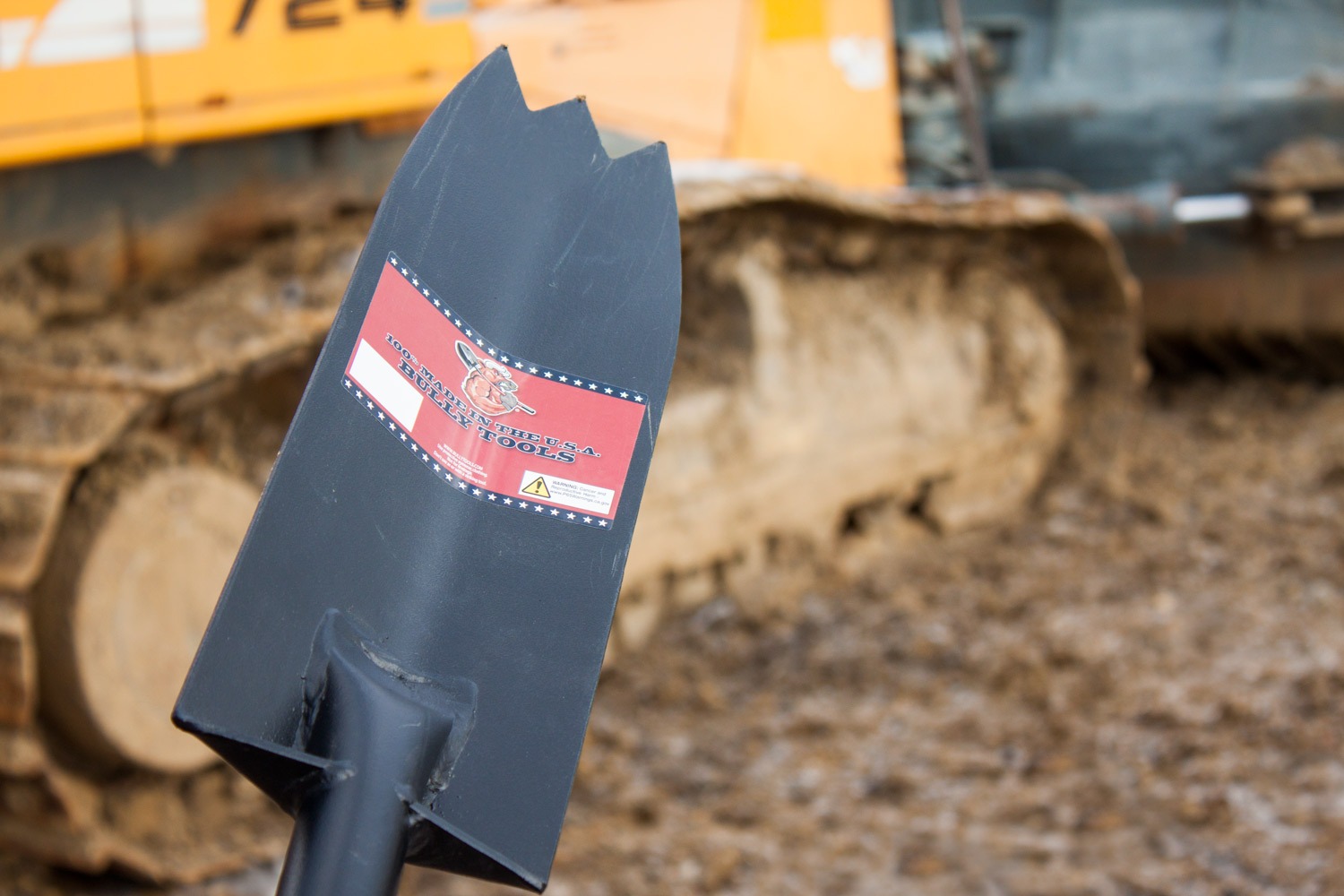 track_shovel_pose_05 Track shovel posed