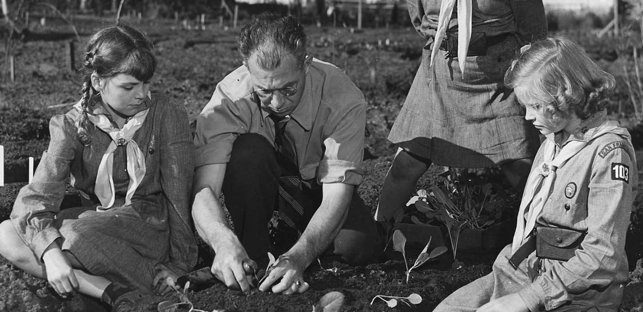 "Victory Gardens" Is It Time To Recycle An Old Idea? Bully Tools, Inc.