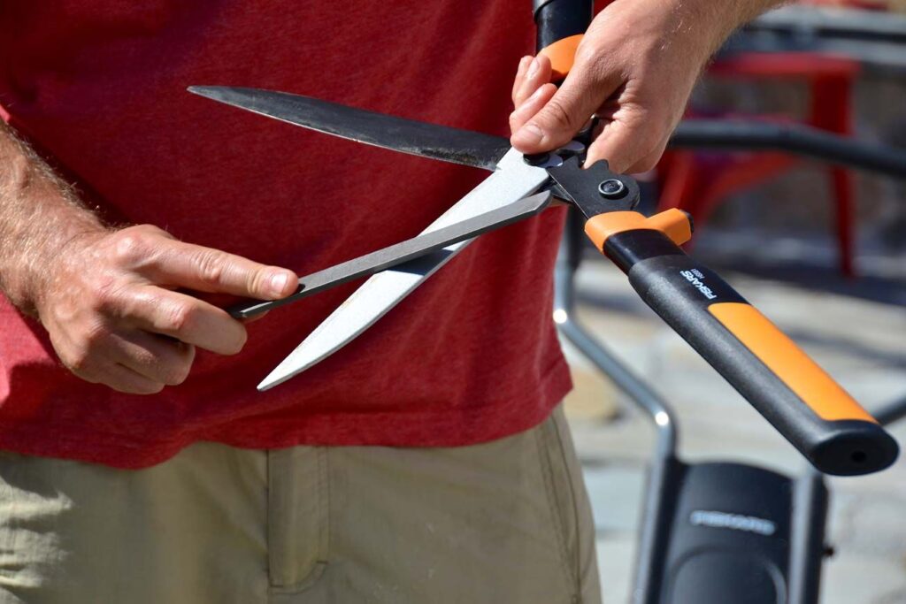 Sharpening blades on garden sheers